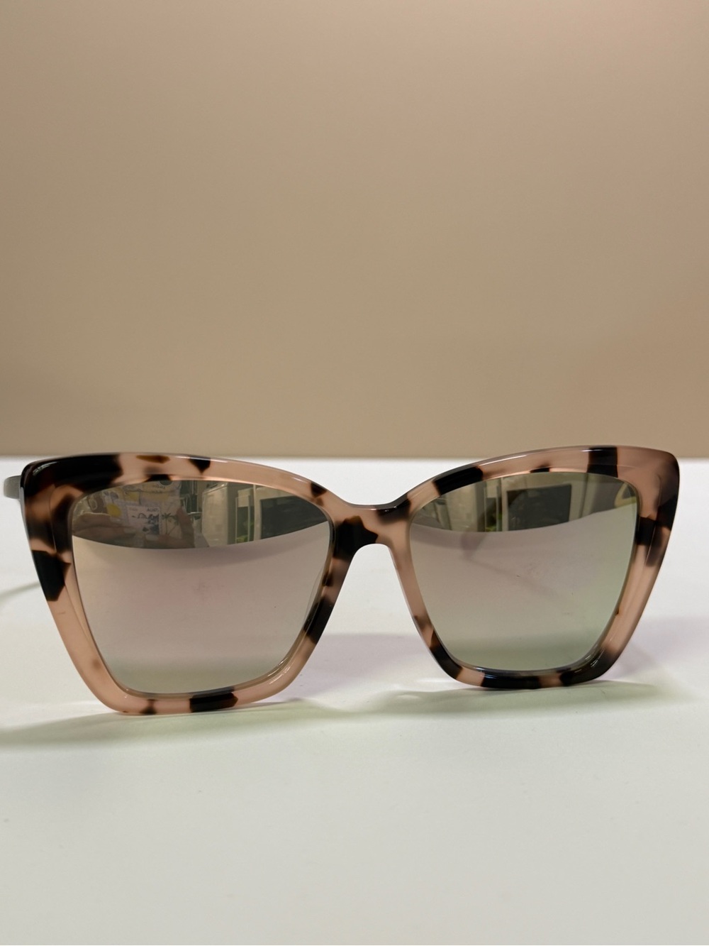 Diff Bella- cream tortoiseshell pink mirrored sunglasses